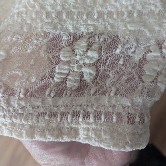 Long Short Sleeve Cream White Lace Top Size XL - Picture 4 of 6